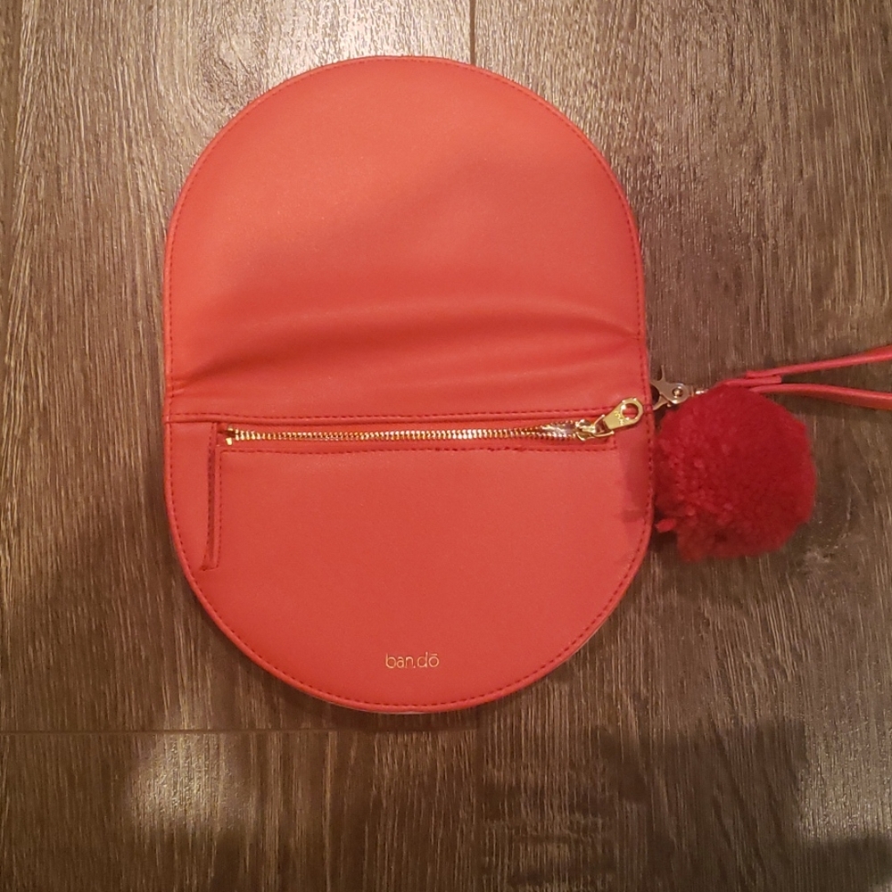 Beautiful RED Bandõ Wristlet Clutch - Picture 6 of 10